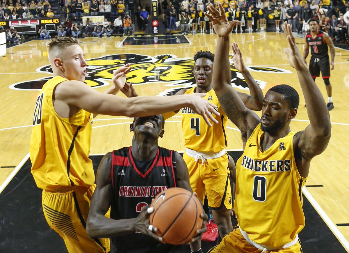 travisheying's tweet photo. Hey @RNurger, I don't think you can do this. #notsurethough #Shockers https://t.co/H93E2tw61k