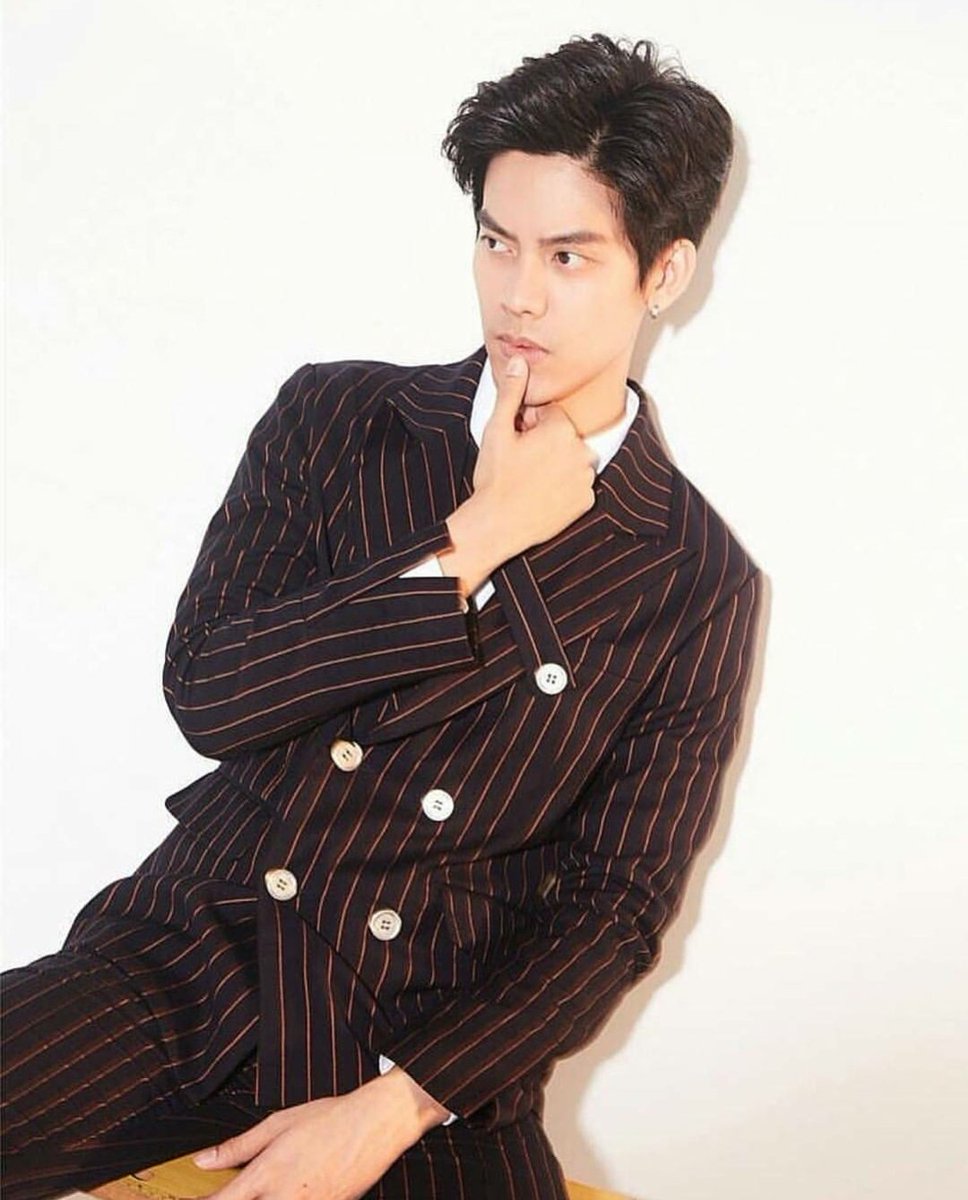 2MoonsBrasil's tweet photo. #TaeTee em um ensaio para a revista Easy Idol.
(19/12)
#2MoonsTheSeries #Kreepolrerk #Jarujittranon #EasyIdolMagazine https://t.co/RODwgO4gSL