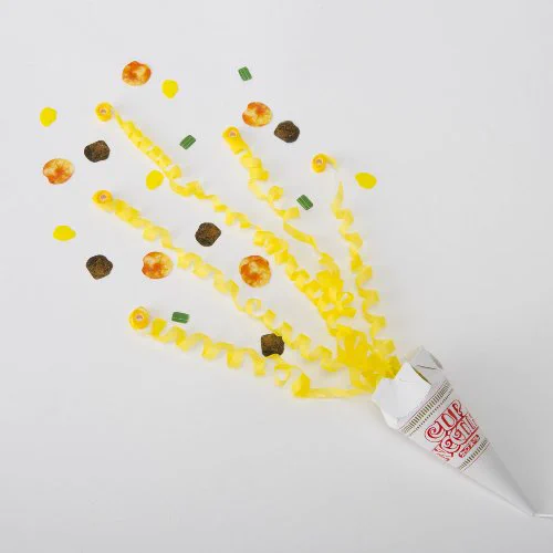 こんなクラッカーが欲しかった！イタズラにもぴったり？なカップヌードルのクラッカー！