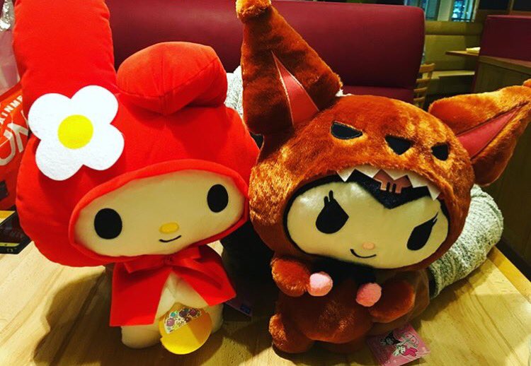 0Fanfare's tweet photo. ラウワンなう🎳

久々のボーリング楽しい✨✨
スコアひどすぎるけど😂

ユーホーキャッチャーやって
この二つとれました✌️

家にかざろっと😊 https://t.co/Xm9HoxzpCl