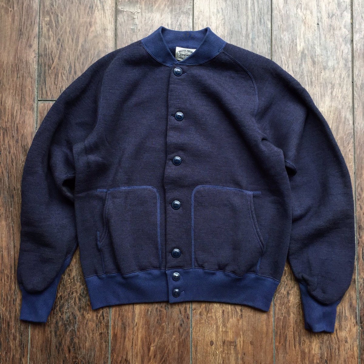 hts_rs's tweet image. Stevenson Overalls
”Athletic Jacket”
Navy
ボタンフロントのスタイルはヴィンテージをそのまま踏襲したデザインになっています！
#stevensonoverall #athleticjacket
#sweatshirt #mensstyle #menswear #menscasual #mensfashon #tokyo
#二子玉川 #hometownstoreriverside