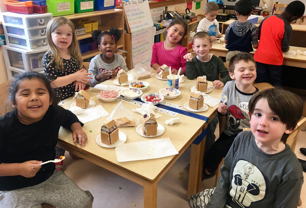 jeannine_scully's tweet photo. We had a blast during our gingerbread workshop in Room 7 today! #wecreated #webuilt #weatealotofmarshmallows https://t.co/zq82aUTzMv