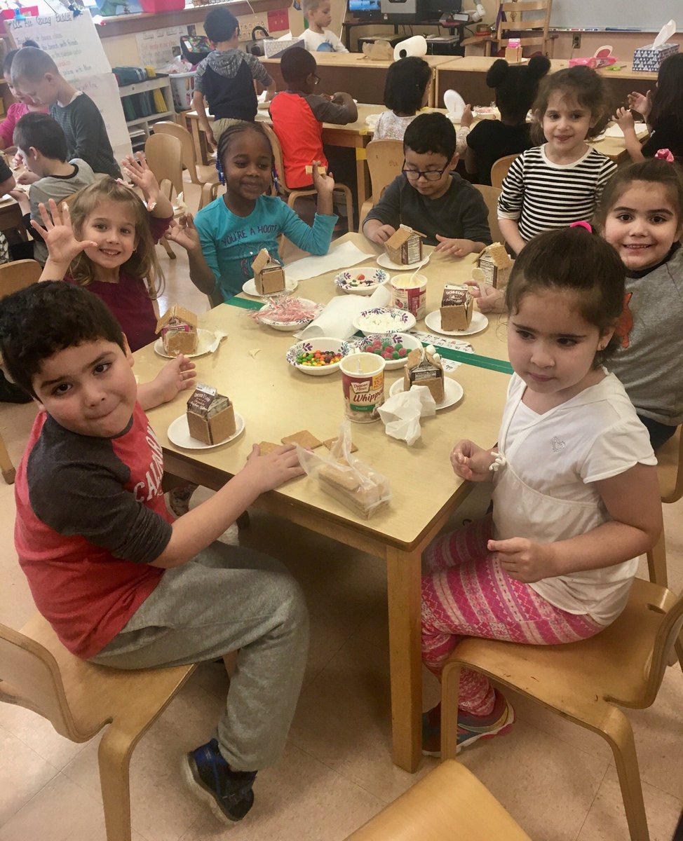 jeannine_scully's tweet photo. We had a blast during our gingerbread workshop in Room 7 today! #wecreated #webuilt #weatealotofmarshmallows https://t.co/zq82aUTzMv