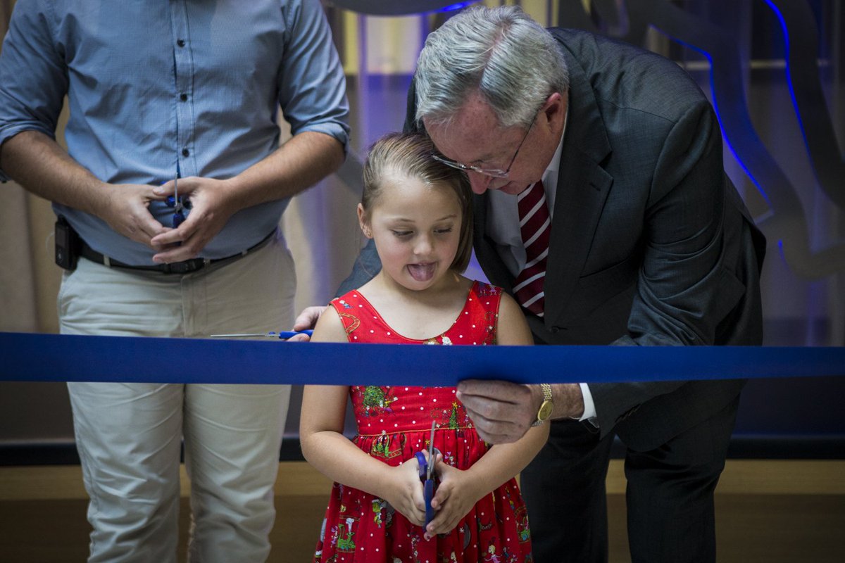 MedtronicANZ's tweet photo. Cutting the ribbon to open our ANZ HQ requires intense concentration from 6 year-old diabetes patient, Shiloh @JamieStanistree @BradHazzard #FurtherTogether #Medtronic https://t.co/ezbbDUobAa