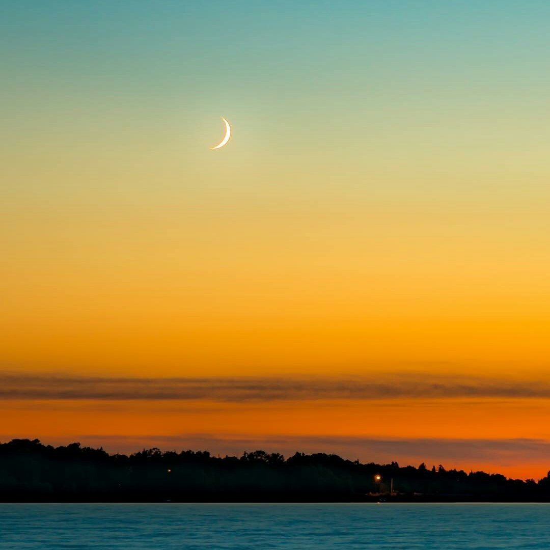 moonpicsdaily's tweet photo. #nightlights #moonlight #moon #nightlife #moonphotography #moonpics #moonpicsofinstagram #instamoon #moongazing #wearenotalone #my_moon https://t.co/BIf2SfVU0G