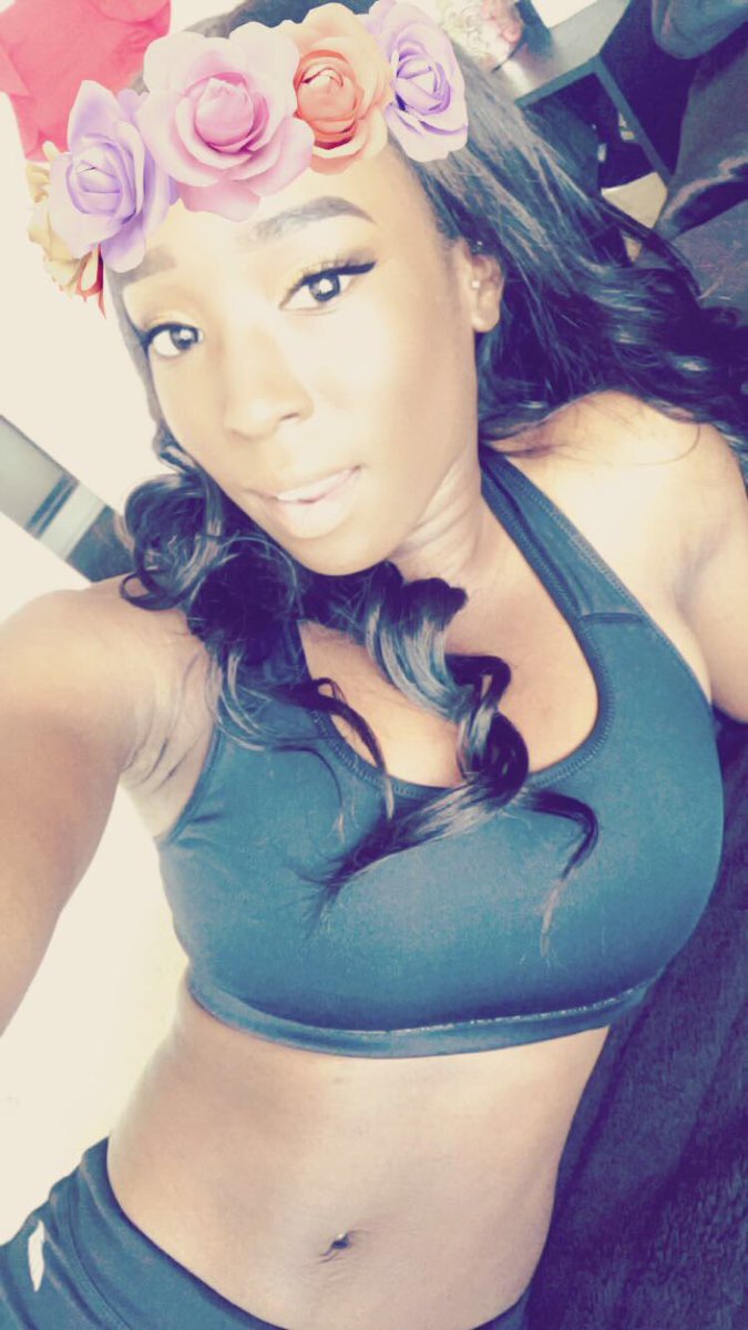 misshuxtable's tweet photo. #BlackQueensOfUNCC https://t.co/l93JwJ27om