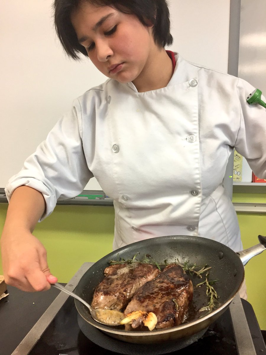 culinarykellie's tweet photo. This kid right here...just made me the perfect lunch today for me. 🥩🥔 #chefn @GLECPVA https://t.co/etDEV5mZf5