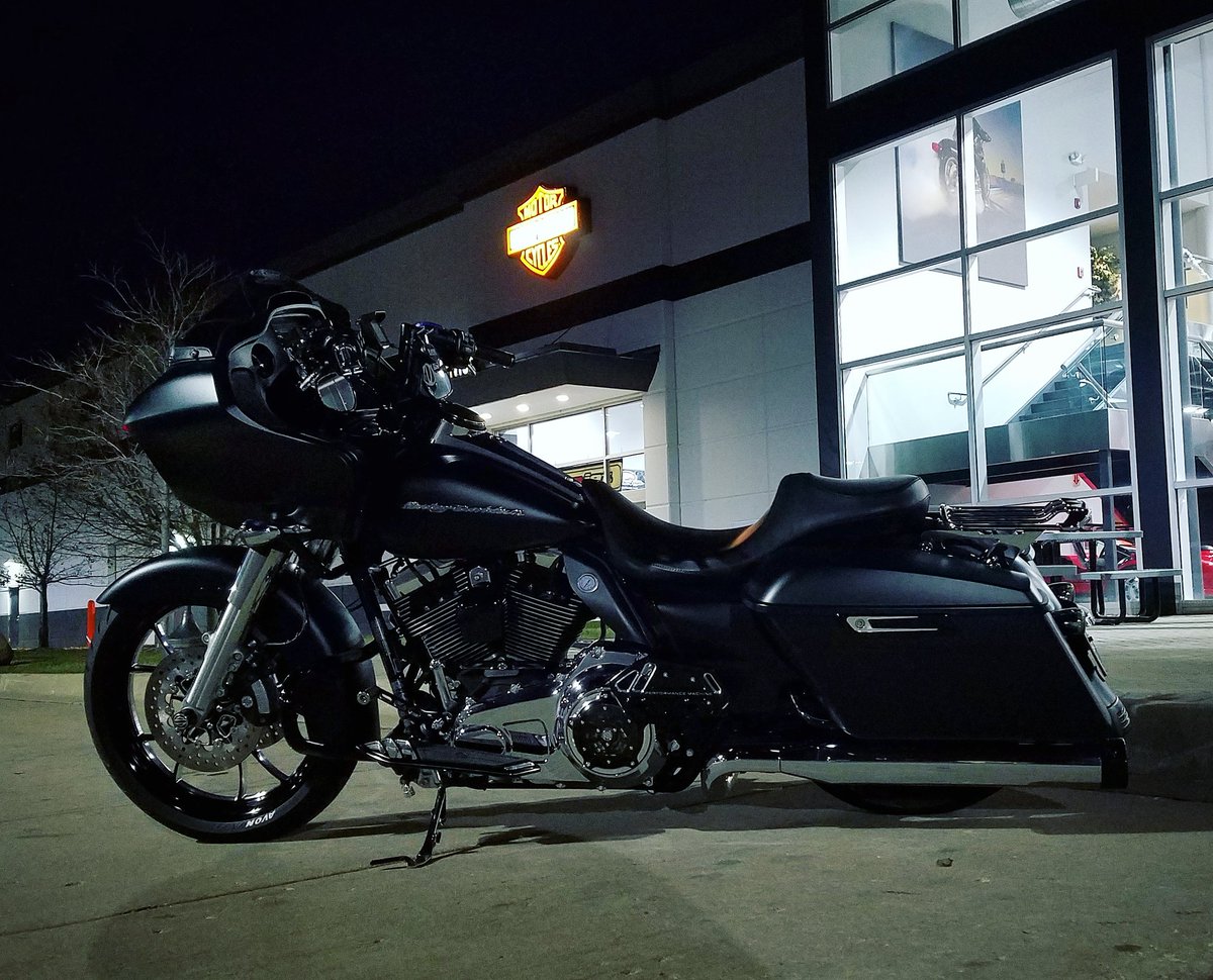 TeAjAeoNe's tweet photo. Nightfall
#southernmachine #rsdclaritycover #avoncobra #rinehartracing #leperaseats #getklocked #gascapitalcustoms #burlyloweringkit #dynojetpowervision #screamineagle #roadglidecustom #roadglidenation #shareyourharley
#harleydavidson #bikerporn #roadglidedenim #dirtyair https://t.co/pHYe791PLf