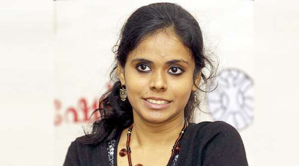 mathrubhumi's tweet image. നിലപാടുകളിലെ ആള്‍പ്പൊക്കം mathrubhumi.com/books/features… #MeenaKandasamy