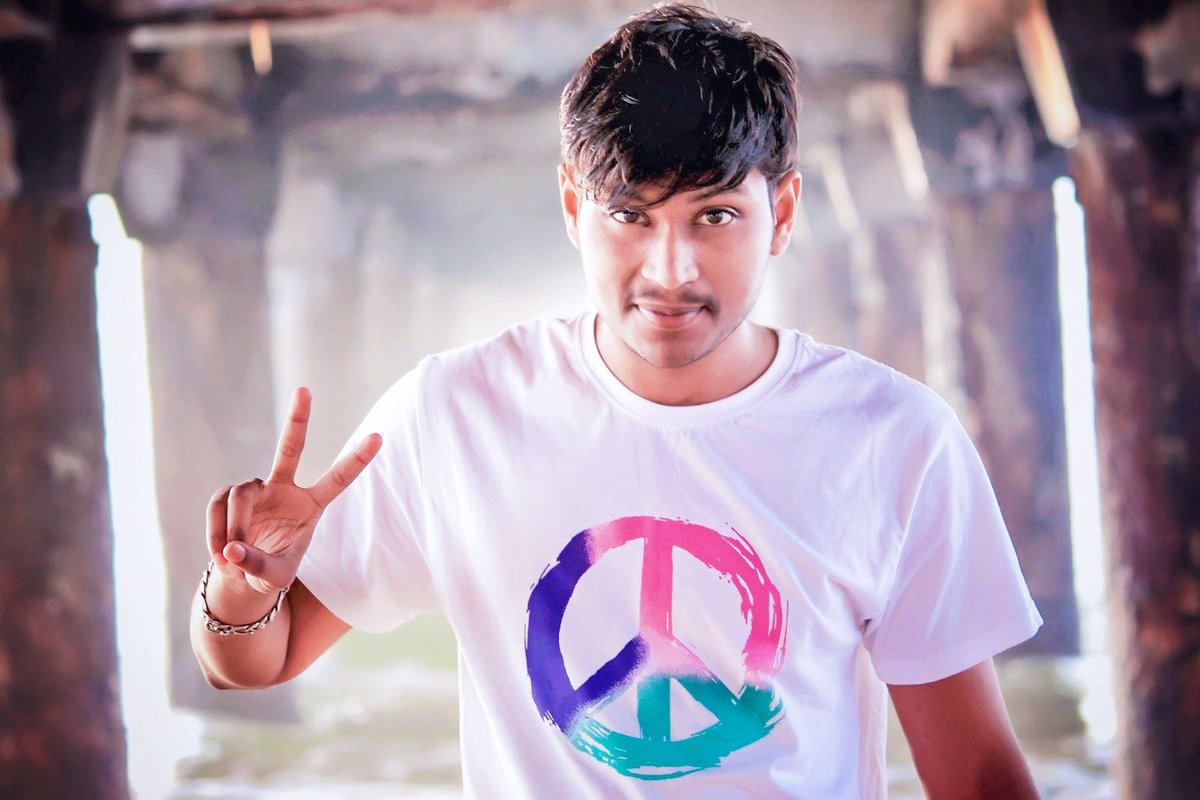 Hemanthlegand's tweet photo. #nothing will bring you #greater #peace✌️ than #mindingyourownbusiness #protectyourpeace #believer #beyou #believeinyourself #photoshoot #peacetshirt 💟✌ #lvuit
#edit :- #hemuefxs https://t.co/IutmvVhFG5