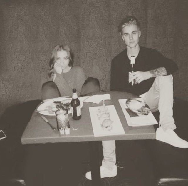 3Justinytu's tweet photo. “Buena cena🤤, buenos acompañantes👫, los quiero chicos💕”-Miley vía Instagram 
_A_ https://t.co/bHdx6QoYuO