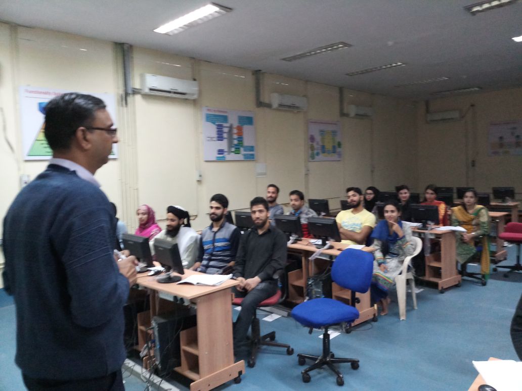 BrbraittJbp's tweet photo. Advanced Vocational Training on "Mobile Communication" for students of Kashmir University @BrbraittJbp #BSNL concluded on 19-12-2017 https://t.co/7eWu4mw5vj