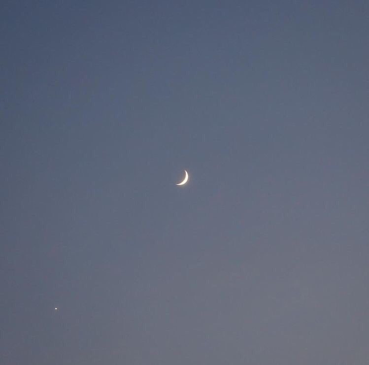 merryinapril's tweet photo. i'm lying on the moon
my dear, i'll be there soon 🌗🌒 https://t.co/87OdKVJHp6