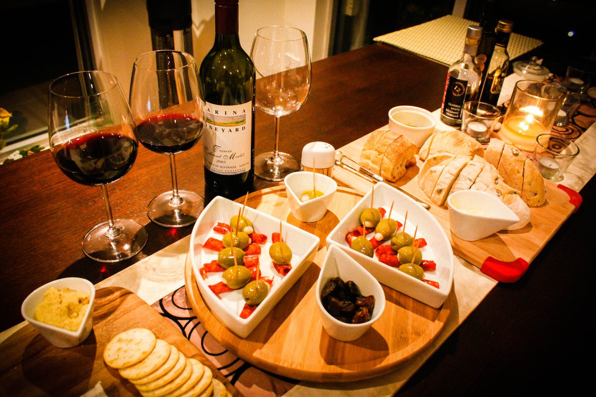 SutaliaFood's tweet photo. Throwing a dinner party at the weekend? Sue's party packs provide that homely, feel good food. Call Sue 01509 219190 https://t.co/eYXX6ZL9Ay https://t.co/H8vU9mHHdA