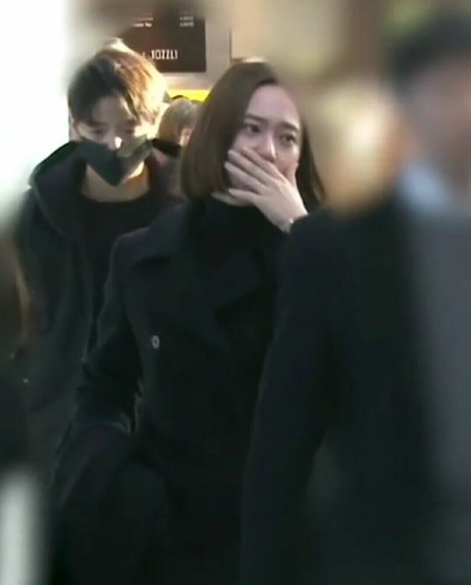 Fighting Krystal and Amber ✌ #RIPKimJongHyun #SHINee, image size:966x1200