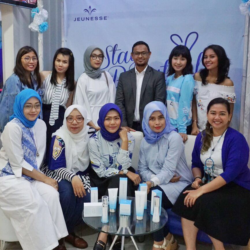 siskaknoch's tweet photo. Keriaan hari ini di #luminescedate 💙 Thank you @Jeunesse_IDN for having me. https://t.co/pNwZMoIb5X
