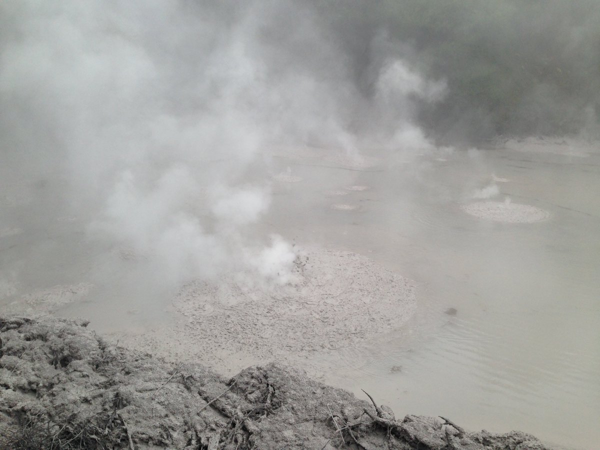back78pack's tweet photo. RT @beatravelling: Something is cooking in Rotorua https://t.co/XJK2XbfRYt https://t.co/97no2h7QLr
#rotorua #newzealand #geothermal #boilingmud #mud #nature #naturephotography #naturelover #backpacking #rtw #waiotapu #solotravel #travelsolo #reisetips⦠https://t.co/jP8DWmAlEQ