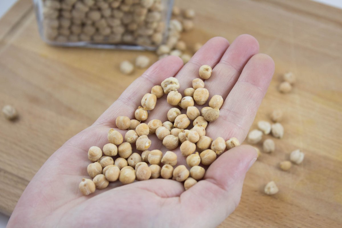 La mejor forma de dar la bienvenida al #invierno es comiendo un buen #cocido madrileño. Ven a por el arreglo y los Garbanzos de Daganzo. <a href="/garbanzodaganzo/">Garbanzos de Daganzo</a> #Madrid #FelizJueves