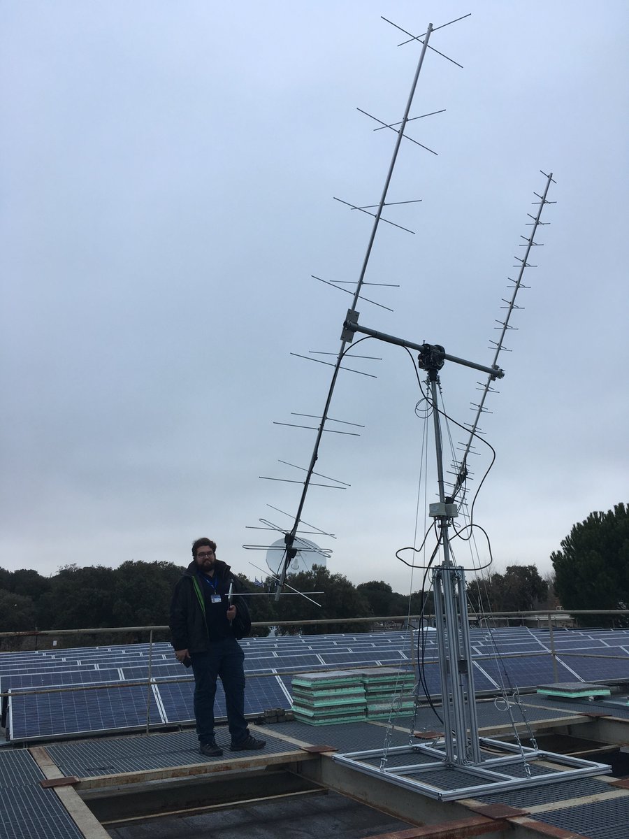 Planning the upgrades of our antenna. Reviewing the antenna after several mechanical tests. It survived (also <a href="/3Waruna/">Roger Cano</a> survived). Full-duplex capabilities are closer... 🙂🙂🙃🙂