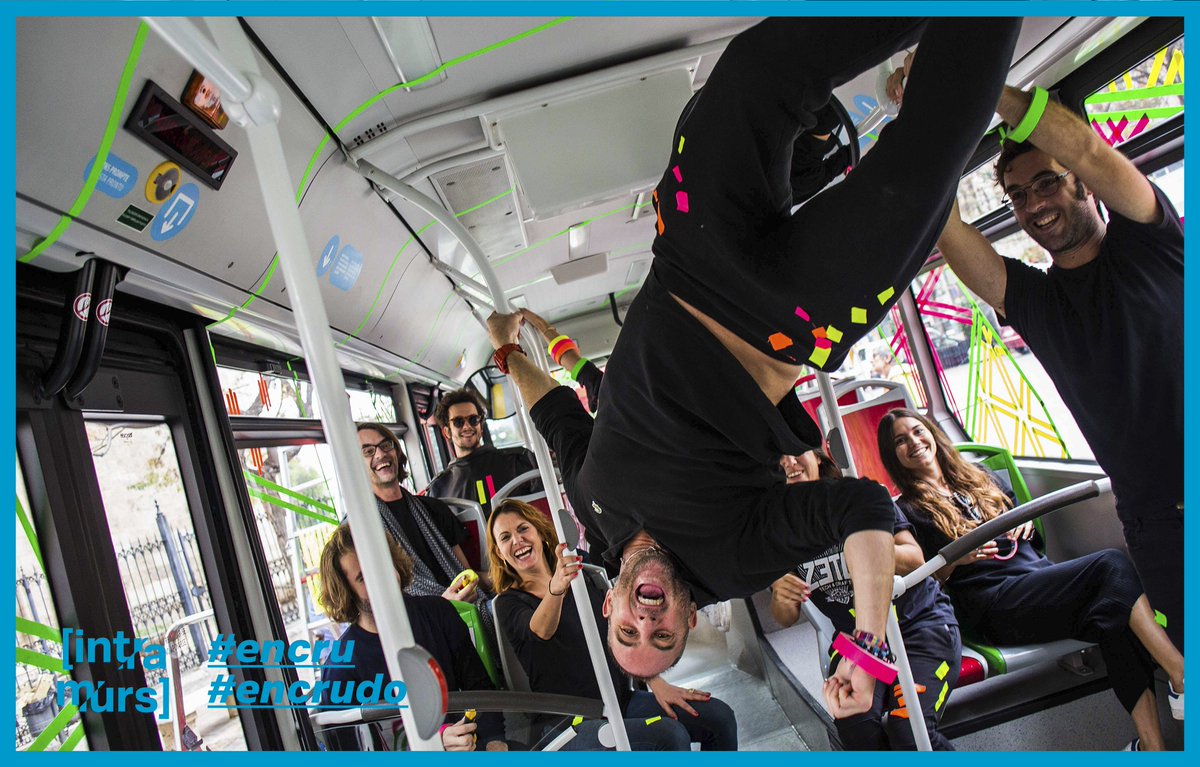 intramurs's tweet photo. ¡Mira @mama, salimos en la tele!
👀 Minut 40:45 👀
Desde l'obra de #RaquelRodrigo i @Alhambra_Es al #tapeart als autobusos de @emtvalencia.
No et perdes el reportatge més #encru de #encru de @atencionobras a @rtve
https://t.co/Hbe6ULSz5K https://t.co/Zxh2jokYZY