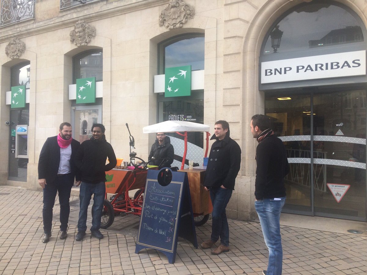 thiery_vincent's tweet photo. À la rencontre des 8 associations avec lesquelles nous partageons cette belle journée #ParlonsCoeur à l'agence Grand Théâtre #Bordeaux @BNPParibas Sud Ouest Merci à notre partenaire @BordeauxMecenes ❤️ https://t.co/mHWnxzIMxP