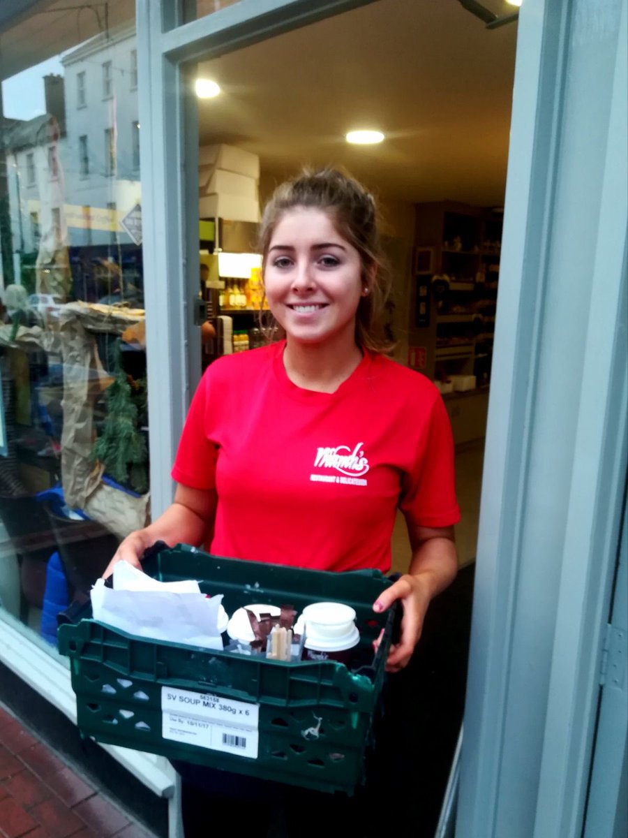 Emily bringing festive cheer to our fellow traders on Mitchel St. Complimentary mince pies &amp; coffee #MerryChristmas 🎅🏻🤶🏻