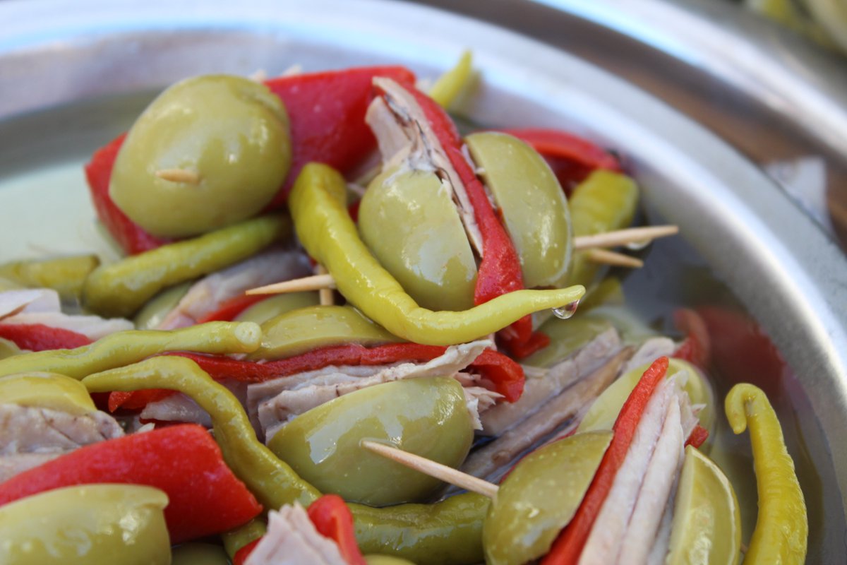 Las #aceitunas, ese clásico de nuestros aperitivos, de la tapa, de la ensaladilla, del picoteo dominguero... <a href="/trilujo/">trilujo aceitunas </a> 
#FelizDomingo #Madrid #DíadelaCosecha