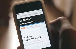 Apprenticeships's tweet image. Receive text alerts for new #apprenticeship vacancies when you register on GOV.UK.  More information here gov.uk/apply-apprenti…