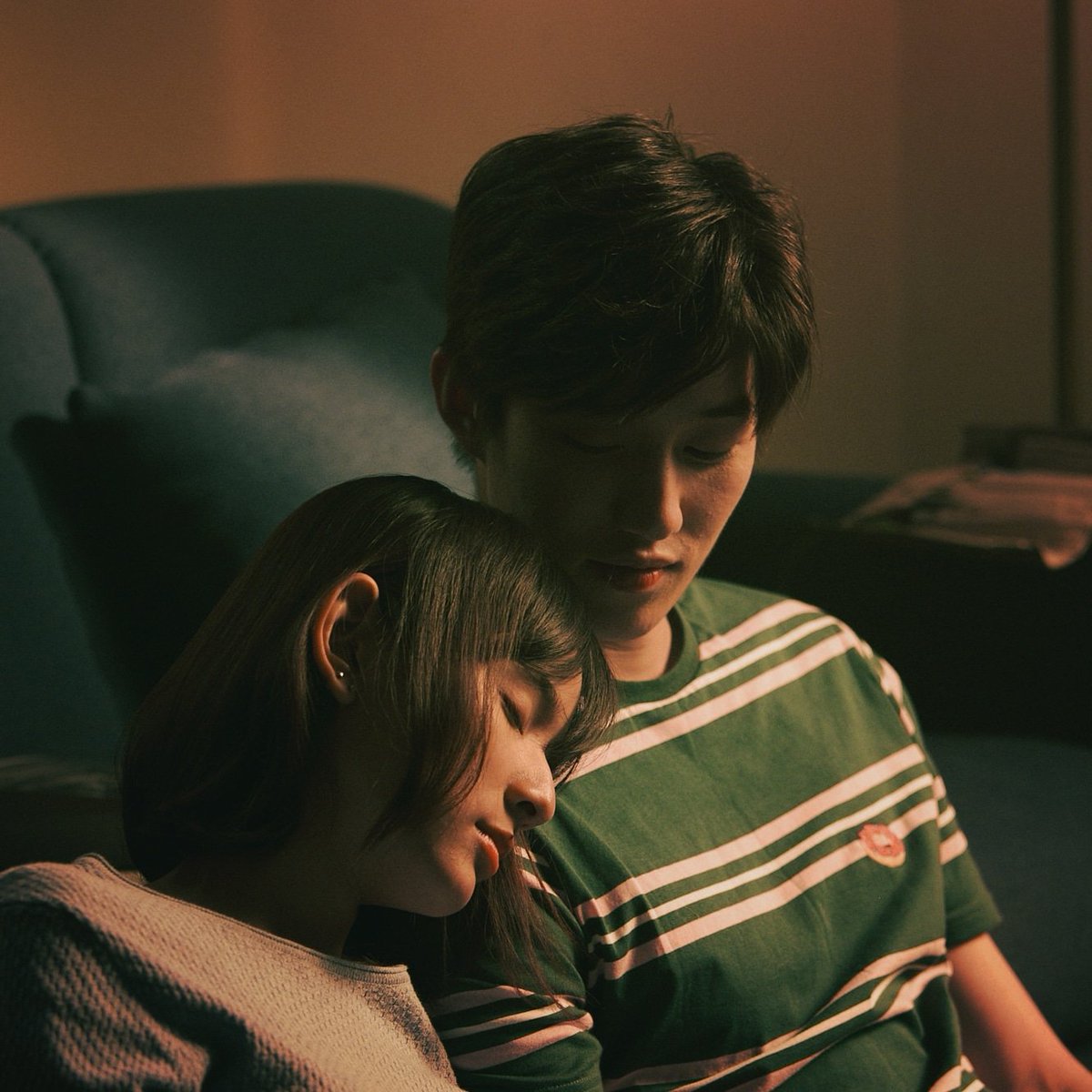 เมื่อไหร่จะพรุ่งนี้สักทีล่ะเนี่ย รอดู MV แต่ยังคิดถึงที่ YouTube : 2popetorn นะจ๊ะ