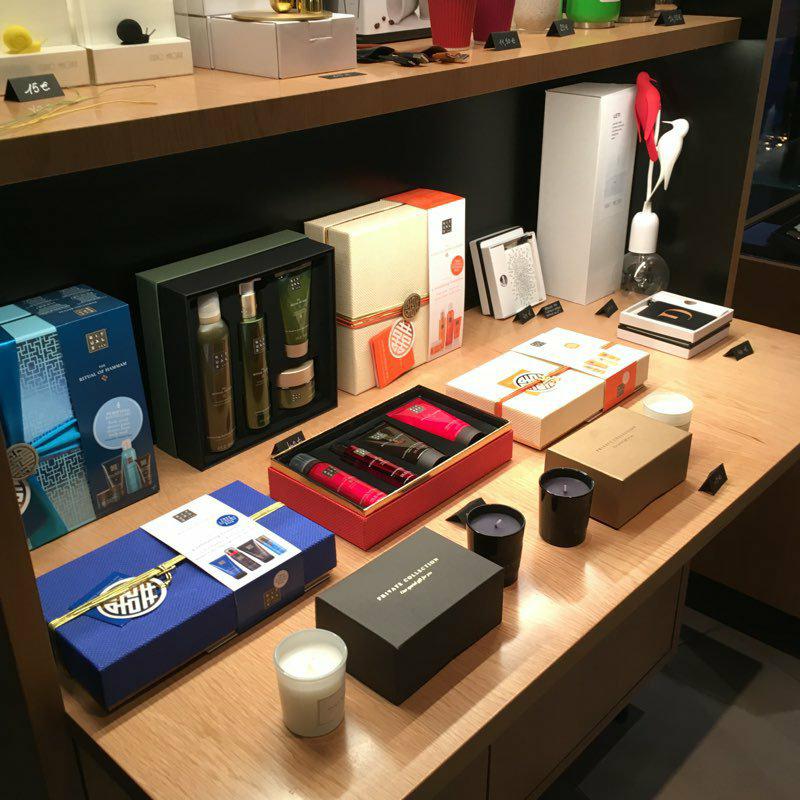 DrawingHotel's tweet photo. Découvrez la sélection de Noël à la boutique du Drawing Hotel ! 
Discover the Christmas selection at the shop of the Drawing Hotel! #Christmas 🎅 https://t.co/0ZoxD7Nx9J