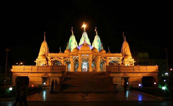 dewfreshincense's tweet photo. Swaminarayan Mandir Akshardham Temple, Located in Vaishali Nagar, Jaipur is one of the well-known tourist attractions. The temple is known for its beautiful architecture, magnificent idols, sculptures, and carvings and is dedicated to the Hindu God, Narayan. 
#TempleLove #Prayers https://t.co/oKbjRUGBdl