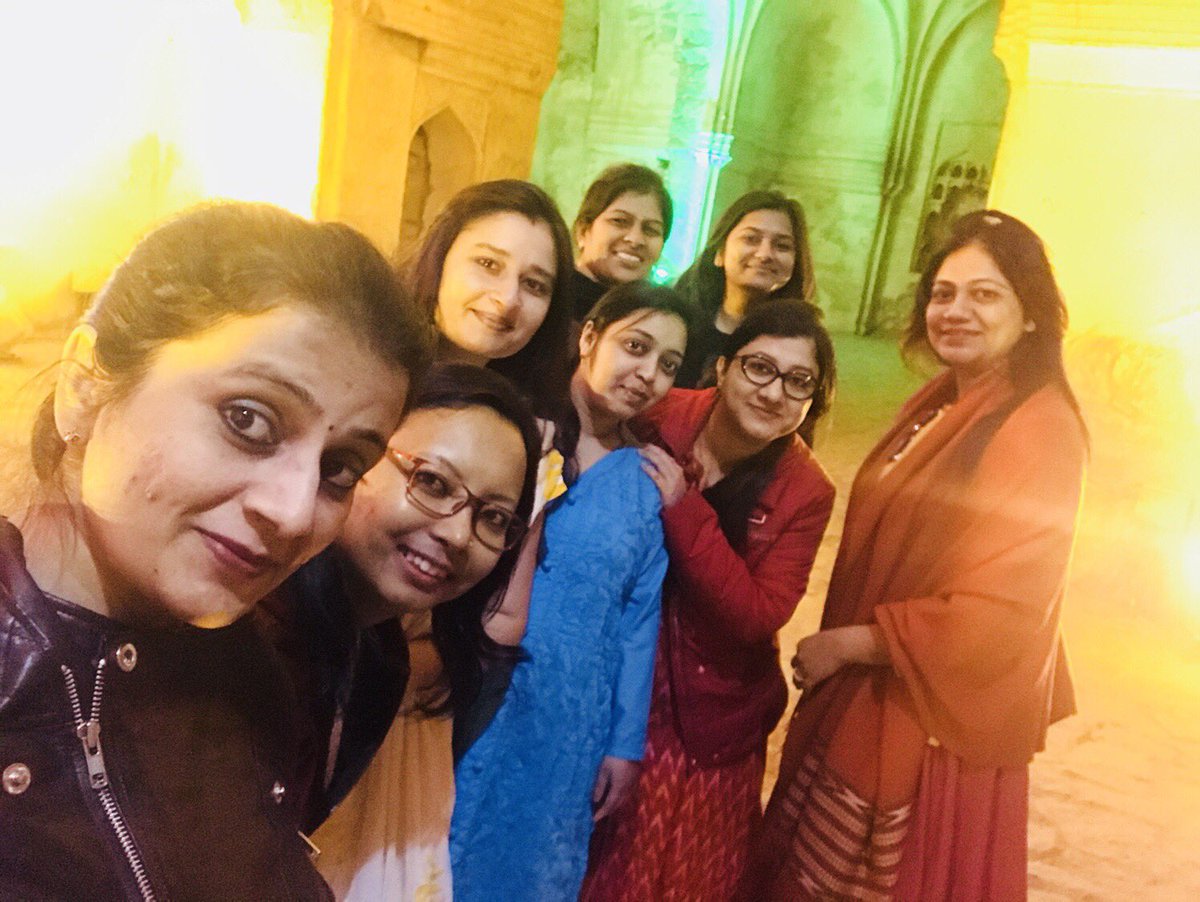 LyfInTransit's tweet photo. Happiness is nothing but stepping out of your comfort zone, meeting ‘real’ people, hugging friends and treading new paths. Add conversations, handful of laughter, bit of nostalgia and you have a perfect recipe for making life interesting. #SelfieWithStrangers #MyHeritageJourneys https://t.co/IOf00X7SSu