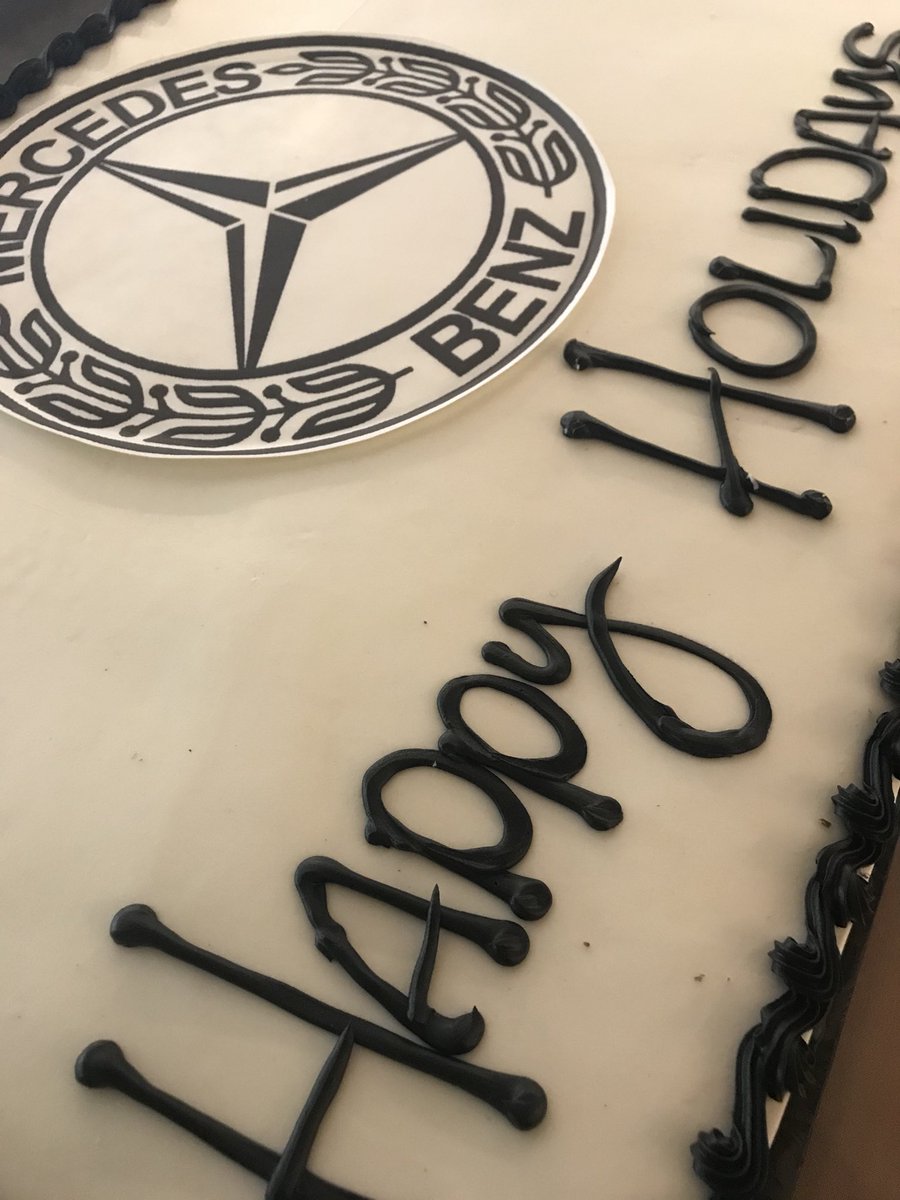 ChefRohan's tweet photo. Mercedes Benz Holiday Party LA 2017 #chefrohan #chefrohaneats @AndreWells @Black_Asiatic #likeafatkidlovecake #imalreadysweetenough #happyholidays #lachef https://t.co/Za9IdyBP8W
