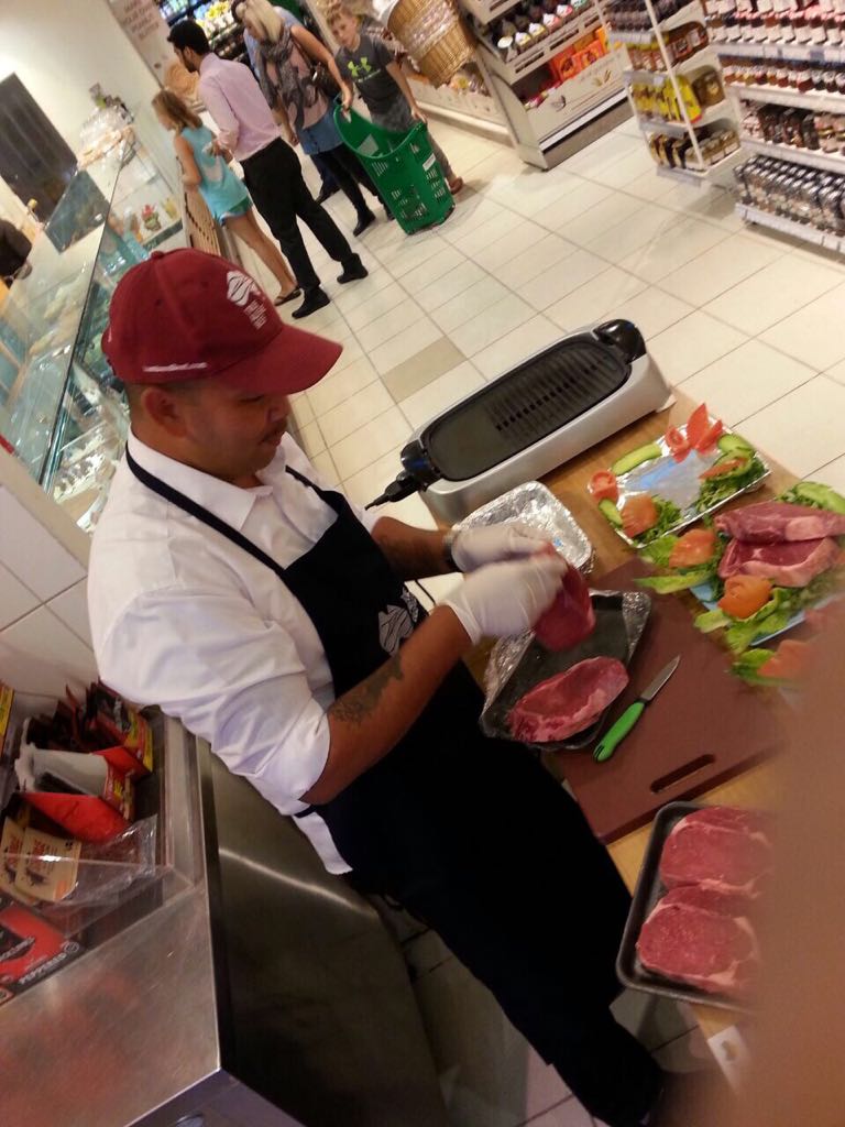 choithramsuae's tweet photo. Take a sneak peak at the pictures of delicious beef sampling at Choithrams Greens!
#Choithrams #fullofgoodness #grainfed #beef #ribeye #ribeyebeef #marina #mydubai #uae #happinessatchoithrams https://t.co/MsrWkrmPHr