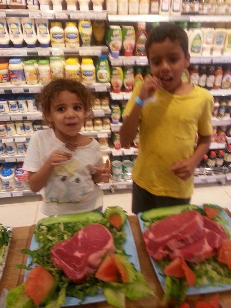 choithramsuae's tweet photo. Take a sneak peak at the pictures of delicious beef sampling at Choithrams Greens!
#Choithrams #fullofgoodness #grainfed #beef #ribeye #ribeyebeef #marina #mydubai #uae #happinessatchoithrams https://t.co/MsrWkrmPHr