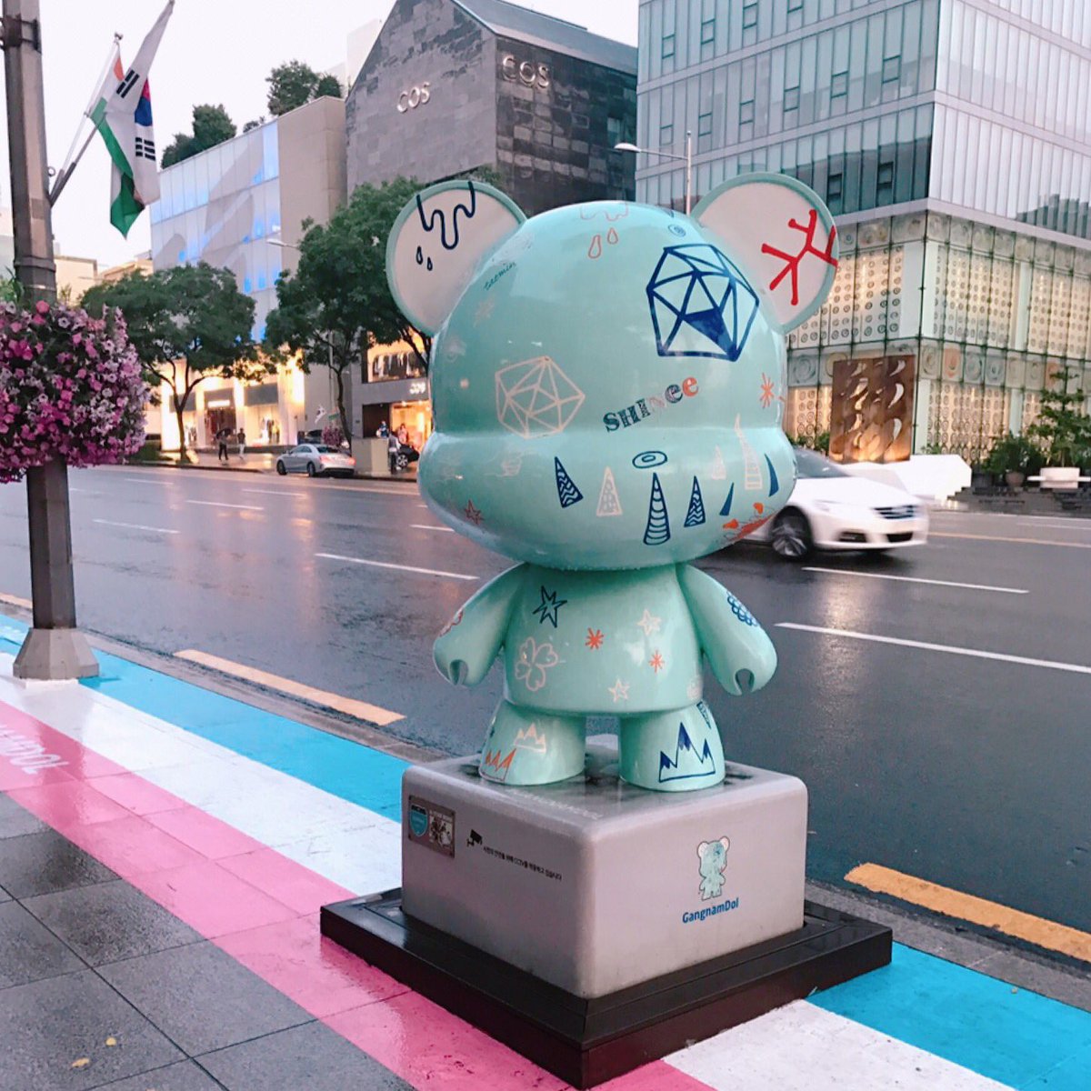 MissAAdrii's tweet photo. I’m still in shock! Shinee was one of the first few groups I got introduced from my best friend. Its very saddened that a young talented singer is gone. I will never forget the songs you have left. Music is the universal language of humankind. #youdidwell #ripjonghyun https://t.co/3QgoI6zSym
