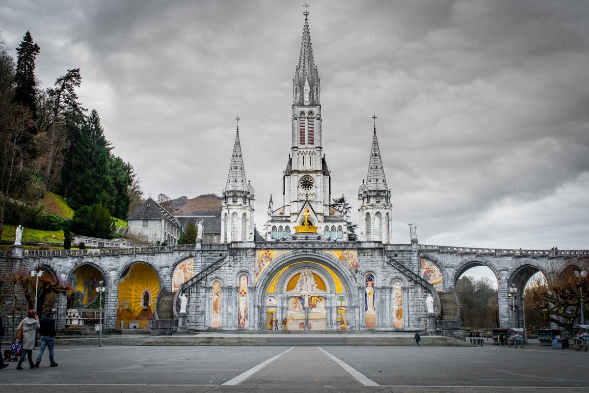 gregoryirthum's tweet photo. Visite en terre sainte, #Lourdes et sa Basilique notre dame du rosaire !

#Hautespyrenees #Nature_Beauty  #MagnifiqueFrance #FranceMagique #Lourdes https://t.co/heX0iaATWn