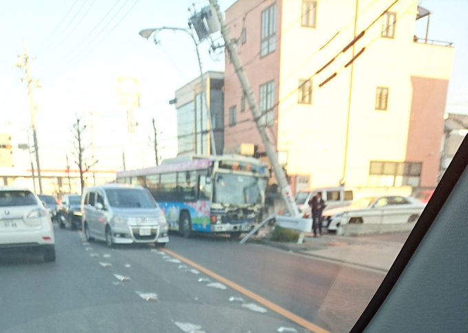 事故 名古屋市緑区鳴海町熊ノ前で市バスが電柱に衝突 まとめダネ