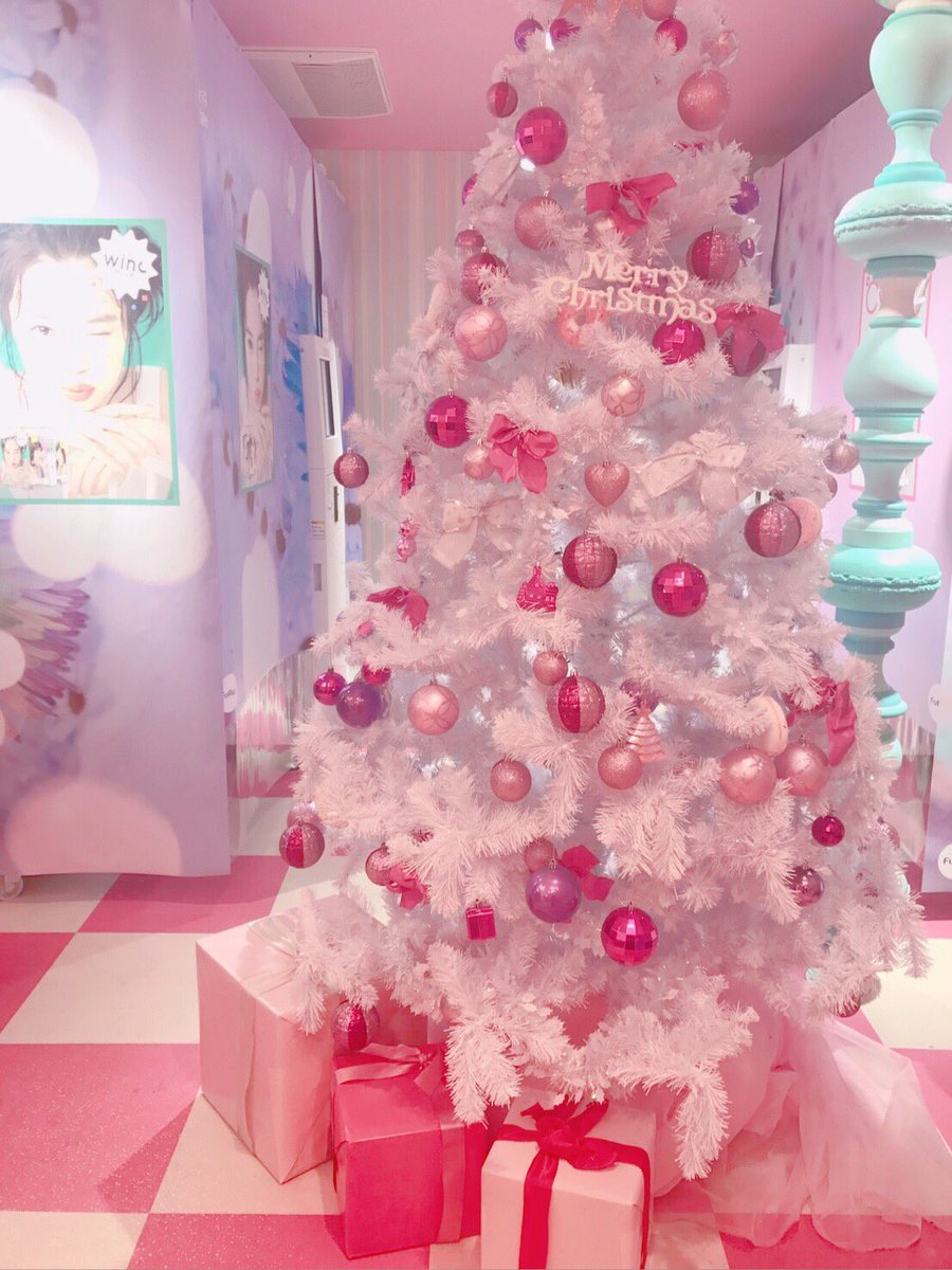 Shibuya109 Auf Twitter もうすぐクリスマス 109の色んなお店に 可愛いクリスマスツリーがあるの みんな知ってるかな 白とピンクで可愛いよ 他にも クリスマスぽい装飾が沢山あるからみんな探してみてね 見つけたら マルキュージェニック