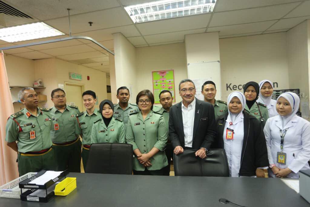 Adalah penting bagi <a href="/MINDEFMalaysia/">MINDEF Malaysia</a> pihak berkepentingan utk terus kerjasama rapat secara #NBOS bersama pihak2 berkepentingan bagi menjayakan setiap inisiatif di bawah Blueprint Pelan Transformasi Perkhidmatan Kesihatan Angkatan Tentera - DS <a href="/HishammuddinH2O/">Hishammuddin Hussein 🇲🇾</a> #PerkasaPerwira