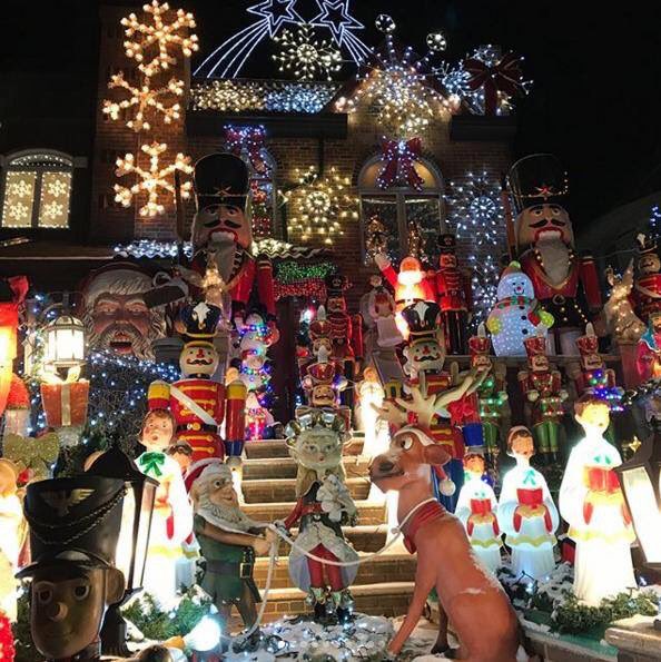 RinconesNY's tweet photo. Un clásico de las navidades... Las casas y jardines iluminados en Dyker Heights. No te lo pierdas, es espectacular 🗽🎄🎅🏻
📍Brooklyn https://t.co/nQ5YO5g9cA