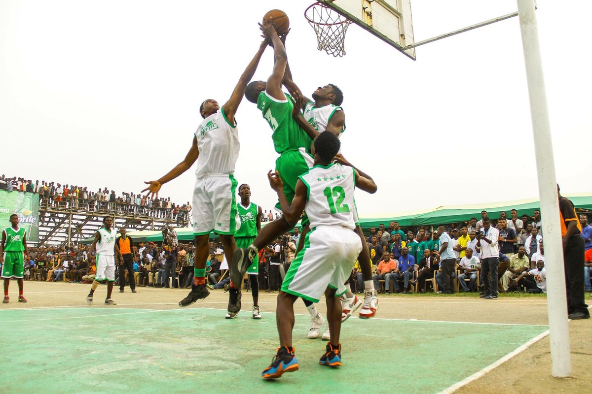 mobafraternity's tweet photo. #MOBALive: RT SpriteBall: Throwback to #SpriteBall10 finals.
Mfantsipim vs Opoku Ware.
#SpriteBall17 happens from 4th - 6th Jan. 2018 at the El Wak Sports Stadium, Accra.
Live draw of schools into groups will be done live on the courtsideshow this Sund… https://t.co/0lEvbU93BY