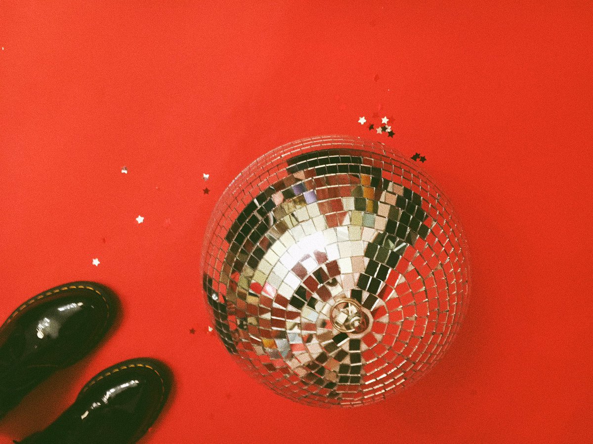 playing in LA this Friday 12/22 at <a href="/juniorhighLA/">Junior High</a> w/ my faves <a href="/Butterbill/">Billy Wilson</a> &amp; <a href="/theshakesmusic_/">the shakes</a> !! 7pm // $7 at the door. come groove with us 💿❤️⭐️