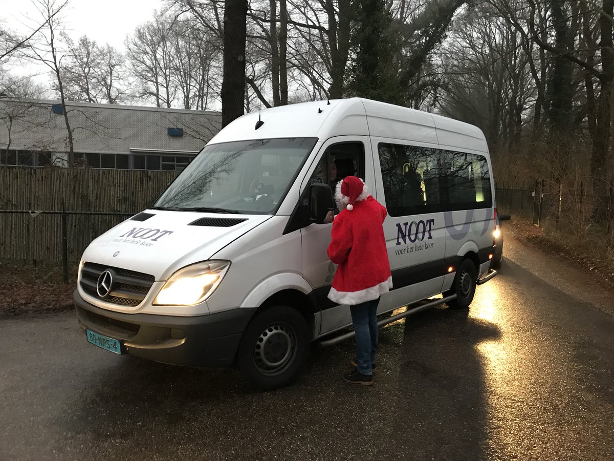 Lichtenbeek's tweet photo. Joho joho. De kerstman bedankt alle chauffeurs van de leerlingen van Lichtenbeek! https://t.co/GRuh5i6FB0