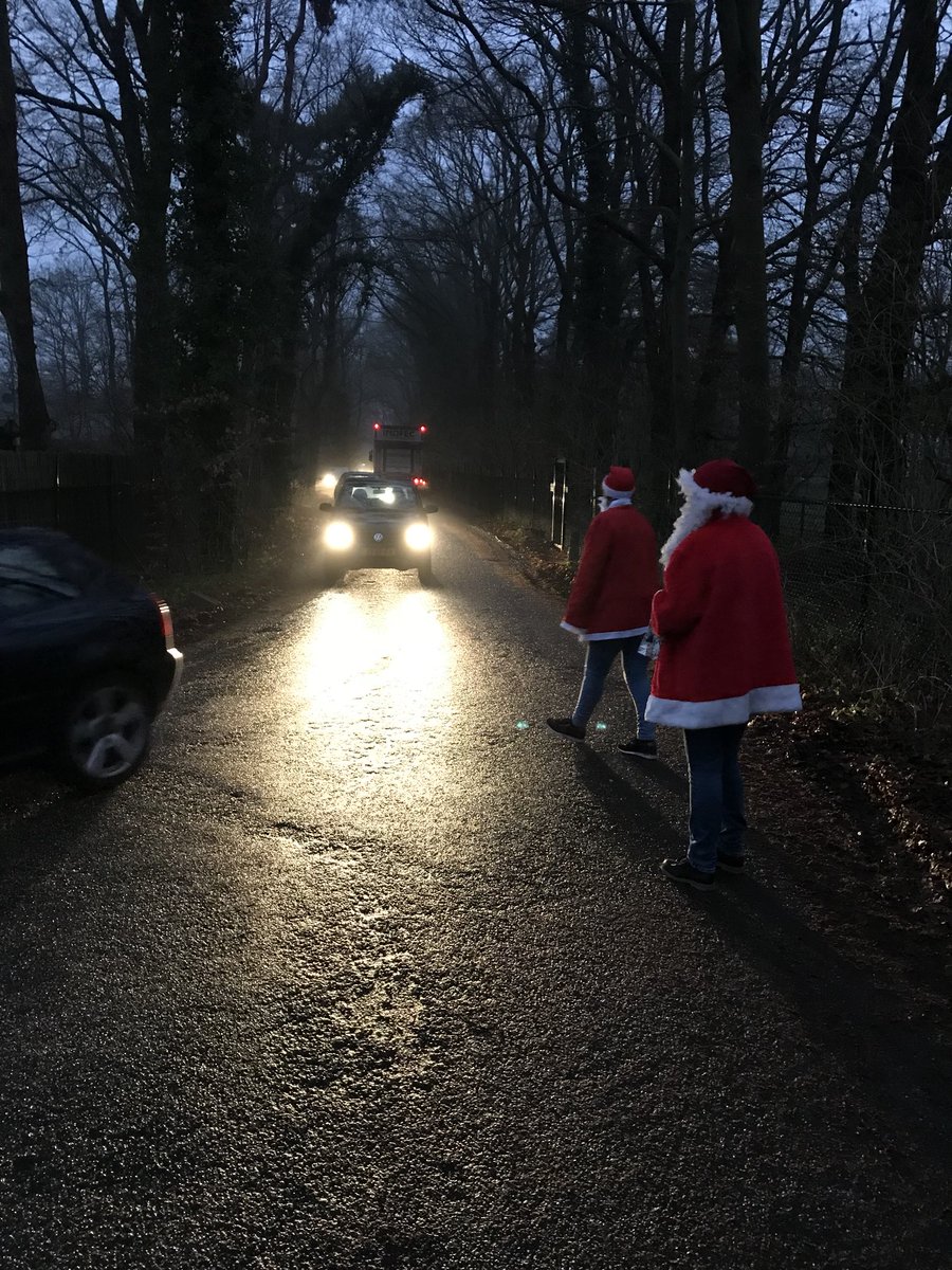 Joho joho. De kerstman bedankt alle chauffeurs van de leerlingen van Lichtenbeek!