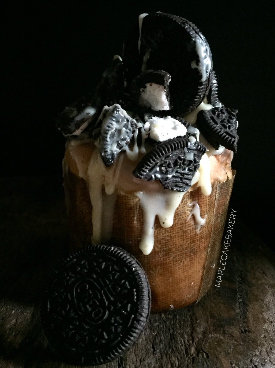 maplecakebakery's tweet photo. When America adorn Italian tradition ... #panettone #oreo filled with white chocolate #canadianinitaly #lombardia #maplecakebakery available via @Bobby_Likers and @maplecakebakery https://t.co/mcwcXUYw5i