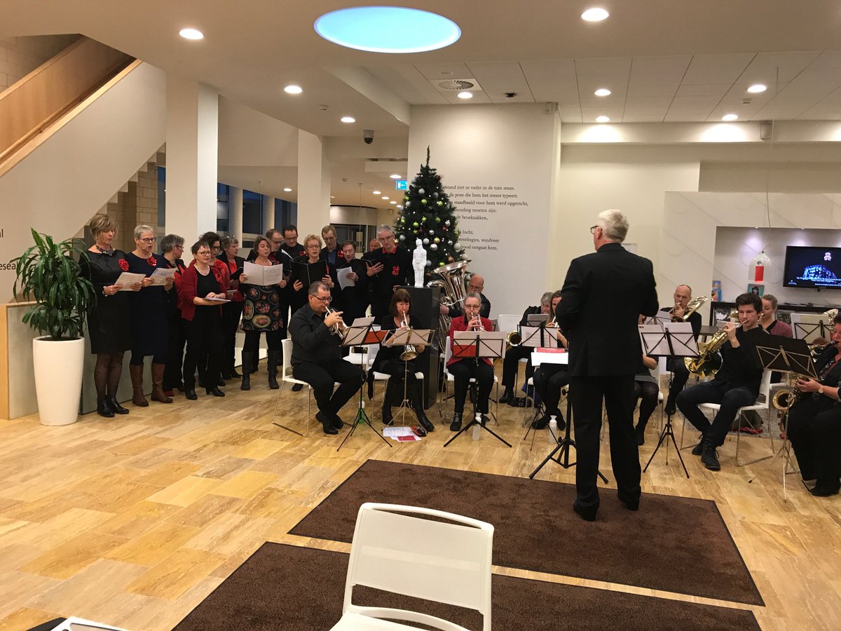 cdkfryslan's tweet photo. Live yn hal Provinsjehûs! https://t.co/Wz4V2ryuC2