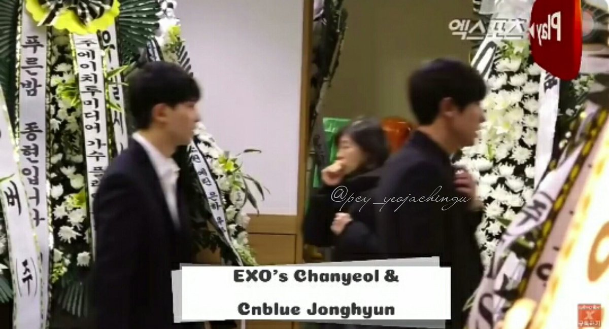 pcy_yeojachingu's tweet photo. #EXO Chanyeol at Jonghyun's funeral
Finally😢😢😢 

#RIPJONGHYUN 
#RIPJONGHYUNSHINEE 
#KEEPSTRONGSHINEE 
#KEEPSTRONGSHAWOL
#ROSESFORJONGHYUN https://t.co/AaxHXin8mA