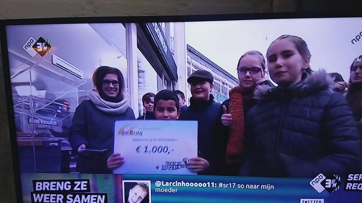 LeijenhorstRob's tweet photo. @gemharderwijk De kinderen va De Brug deden mee! €1.000,- ! https://t.co/j0KauwpUuO