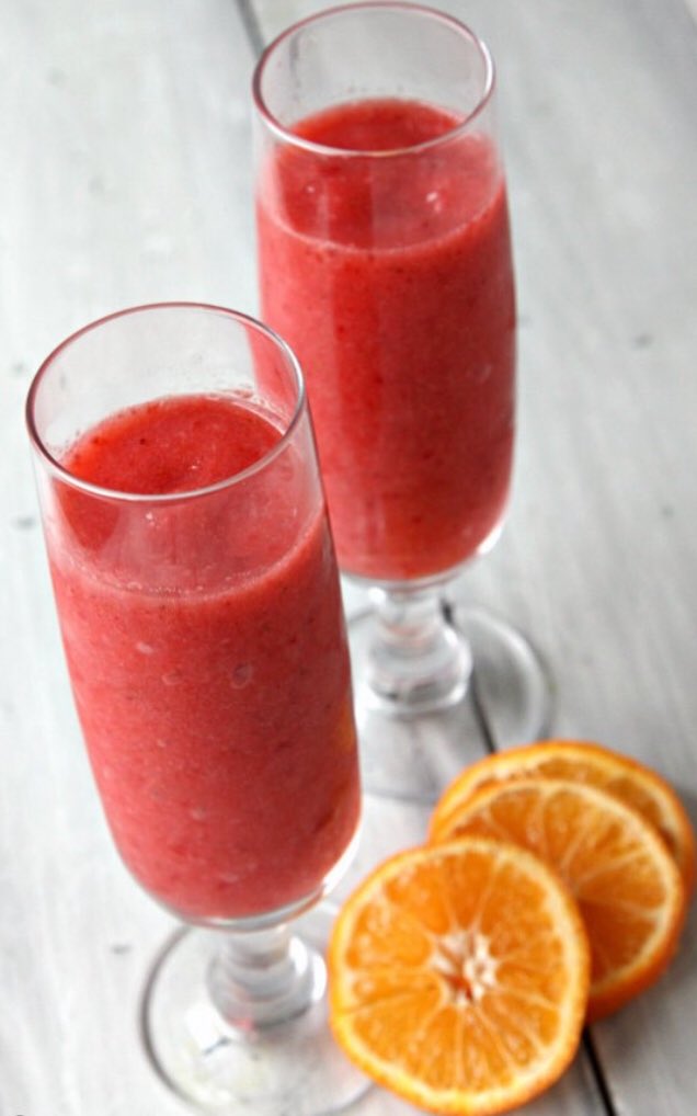 spiritsbubblsSA's tweet photo. Is it too early for a Strawberry Prosecco slushie? Half a glass of Calogera Prosecco, 2 tablespoons of fresh OJ, 1 teaspoon of honey and 1 cup of frozen strawberries. Blend the lot together and serve garnished with an orange slice! Delish! https://t.co/GeQEthKZRU